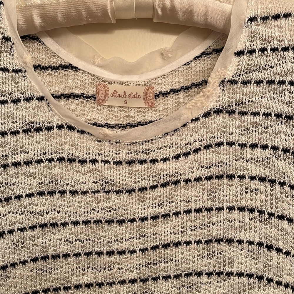 Altar’d State Short Sleeve Sweater & Lace Tunic Small EUC - Picture 10 of 12